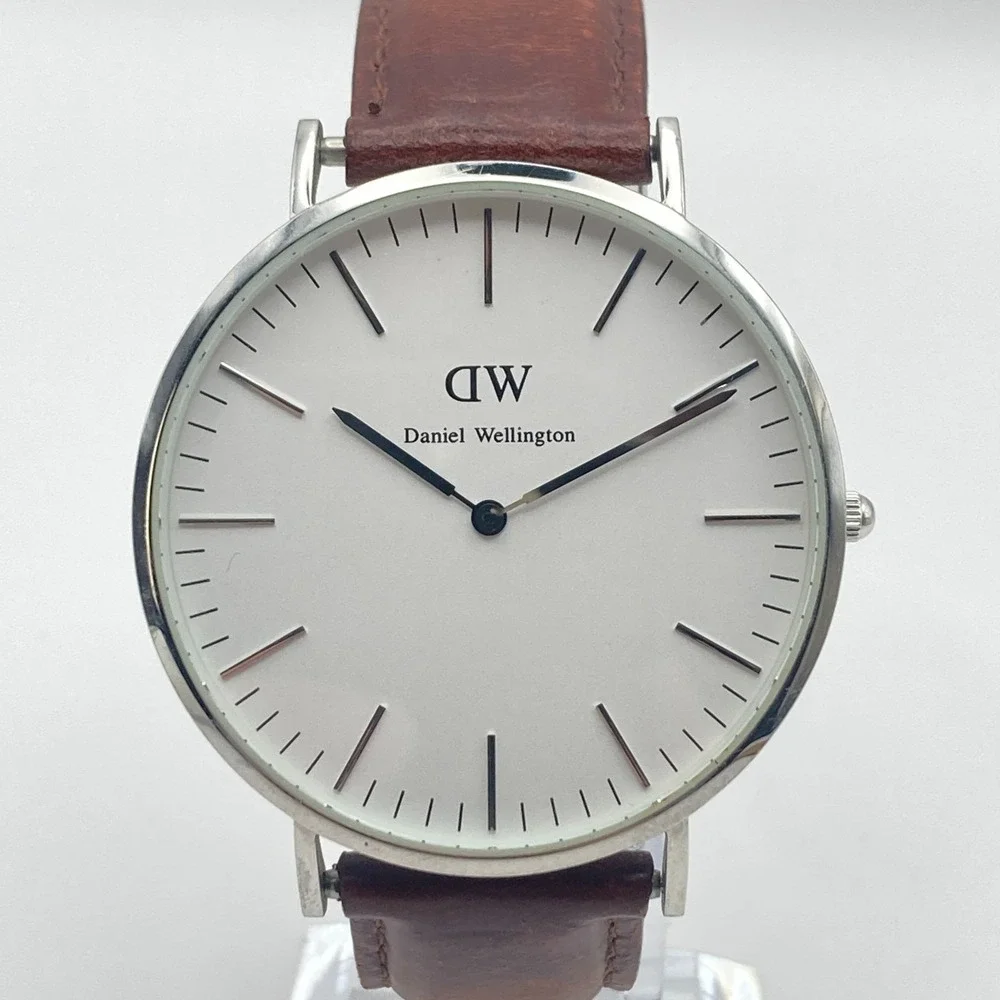 Daniel Wellington Men's Watch 41mm Silver Tone Leather WR 30M New Battery 8.5